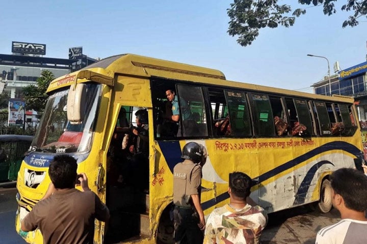 ফের মিরপুরে বাসে আগুন