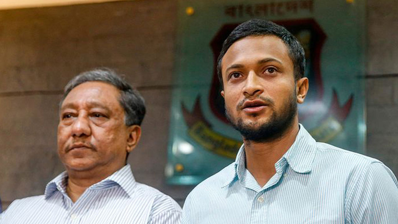 বিশ্বকাপে বাজে পারফরম্যান্স : পাপন-সাকিবের পদত্যাগ চেয়ে নোটিশ