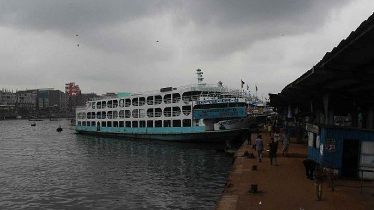 সারাদেশে নৌ চলাচল বন্ধ ঘোষণা