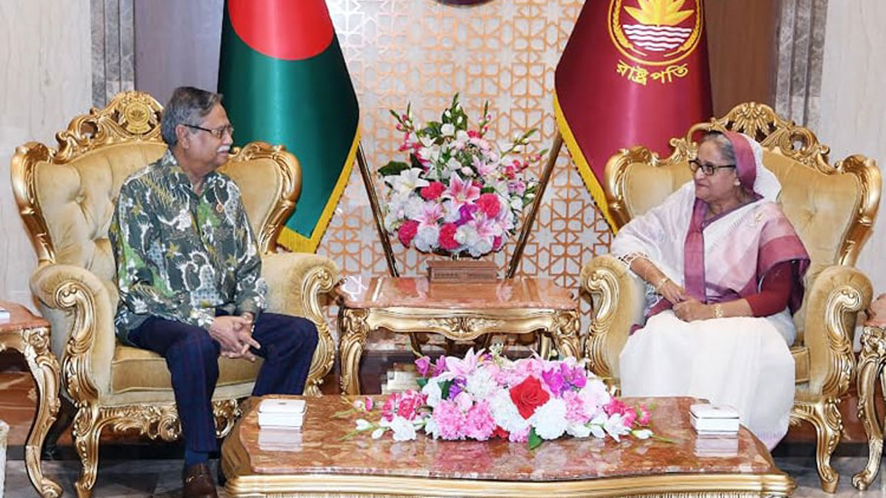 রাষ্ট্রপতির সঙ্গে প্রধানমন্ত্রীর সৌজন্য সাক্ষাৎ