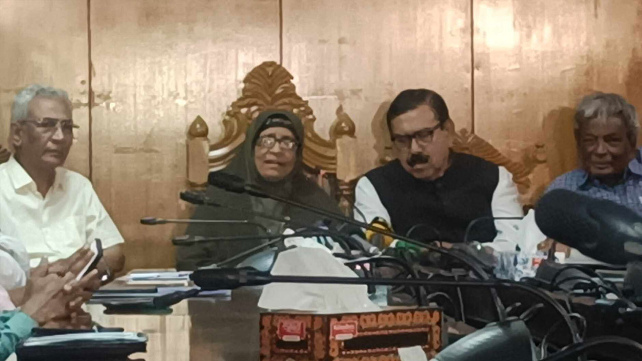 গার্মেন্টস মালিকদের বেতন প্রস্তাব অযৌক্তিক : শ্রম প্রতিমন্ত্রী গার্মেন্টস মালিকদের বেতন প্রস্তাব অযৌক্তিক : শ্রম প্রতিমন্ত্রী