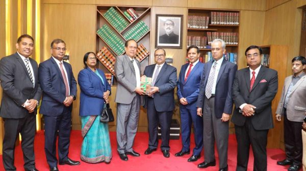 সংসদ নির্বাচনে প্রধান বিচারপতির সহযোগিতা চাইলেন সিইসি