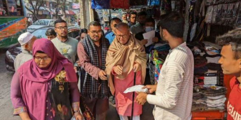 ভোট বর্জনের আহ্বানে বিএনপির লিফলেট বিতরণ