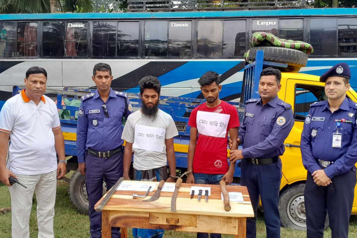 আমতলীতে বিয়েতে বেড়াতে এসে ছিনতাই, গ্রেপ্তার ২