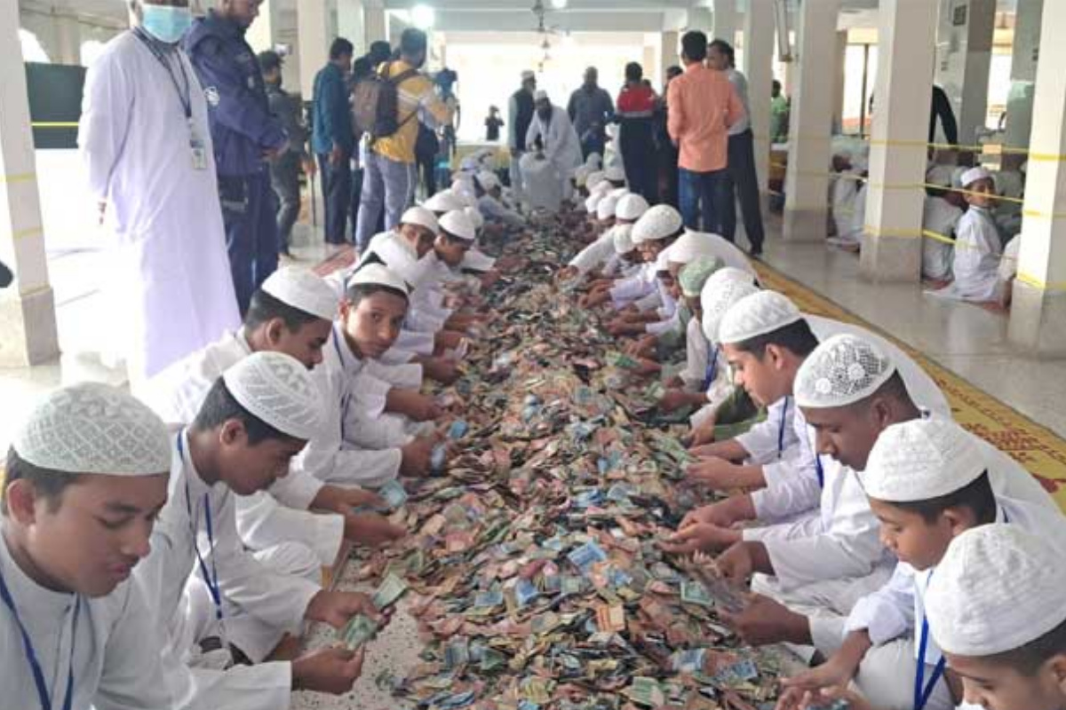 পাগলা মসজিদের দানবাক্সে মিলল রেকর্ড ৬ কোটি ৩২ লাখ টাকা
