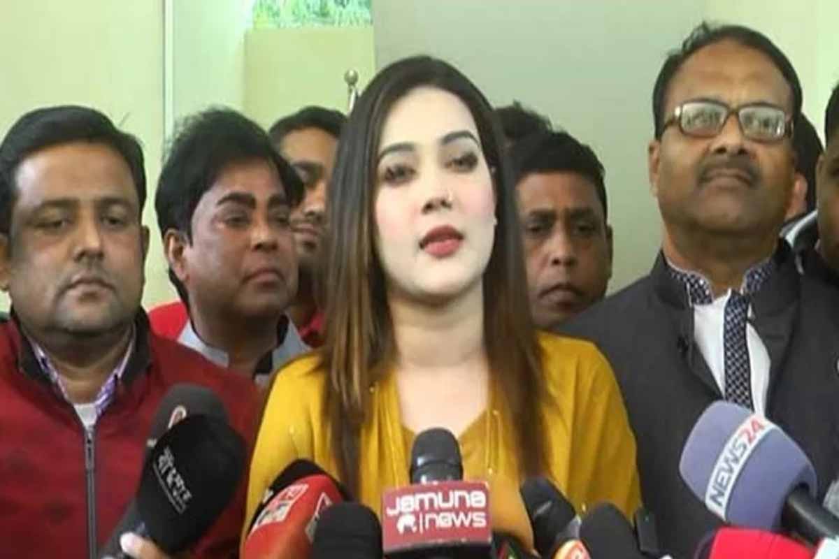প্রতিপক্ষের বাধায় ভীত নন মাহি, দেবেন ‘কাউন্টার’