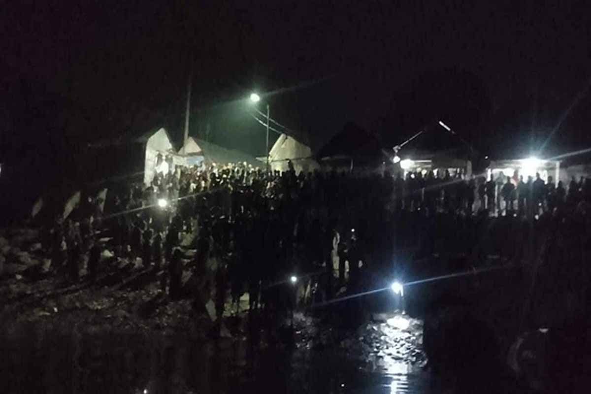 পদ্মার শাখা নদীতে বাল্কহেডের ধাক্কায় যাত্রীবাহী ট্রলারডুবি, ২ শিশুর লাশ উদ্ধার