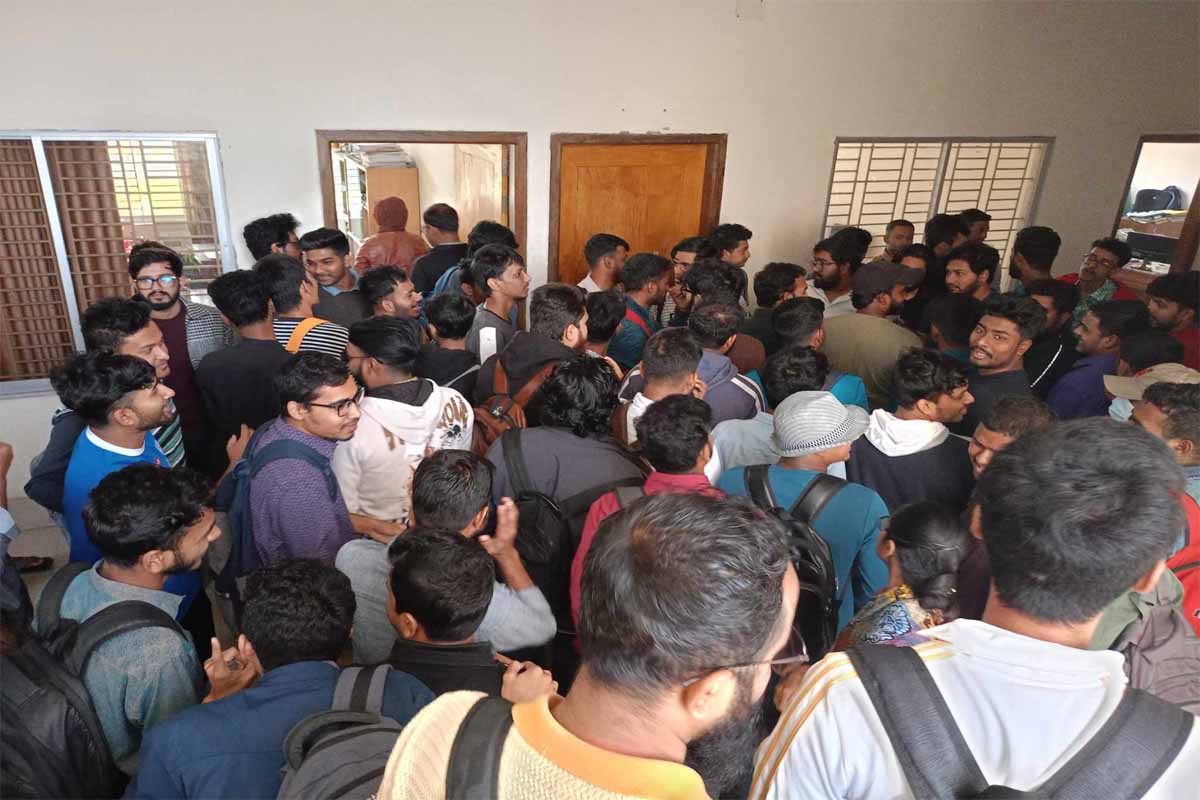 জরিমানা বাতিলের দাবিতে গবিতে বিক্ষোভ