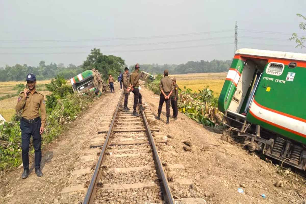 গাজীপুরে রেললাইন কেটে নাশকতা, কাউন্সিলরসহ গ্রেপ্তার ৭