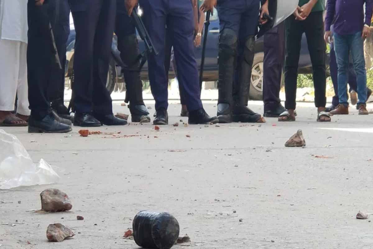 ঢাবি ক্যাম্পাসে চারটি ককটেল বোমা বিস্ফোরণ