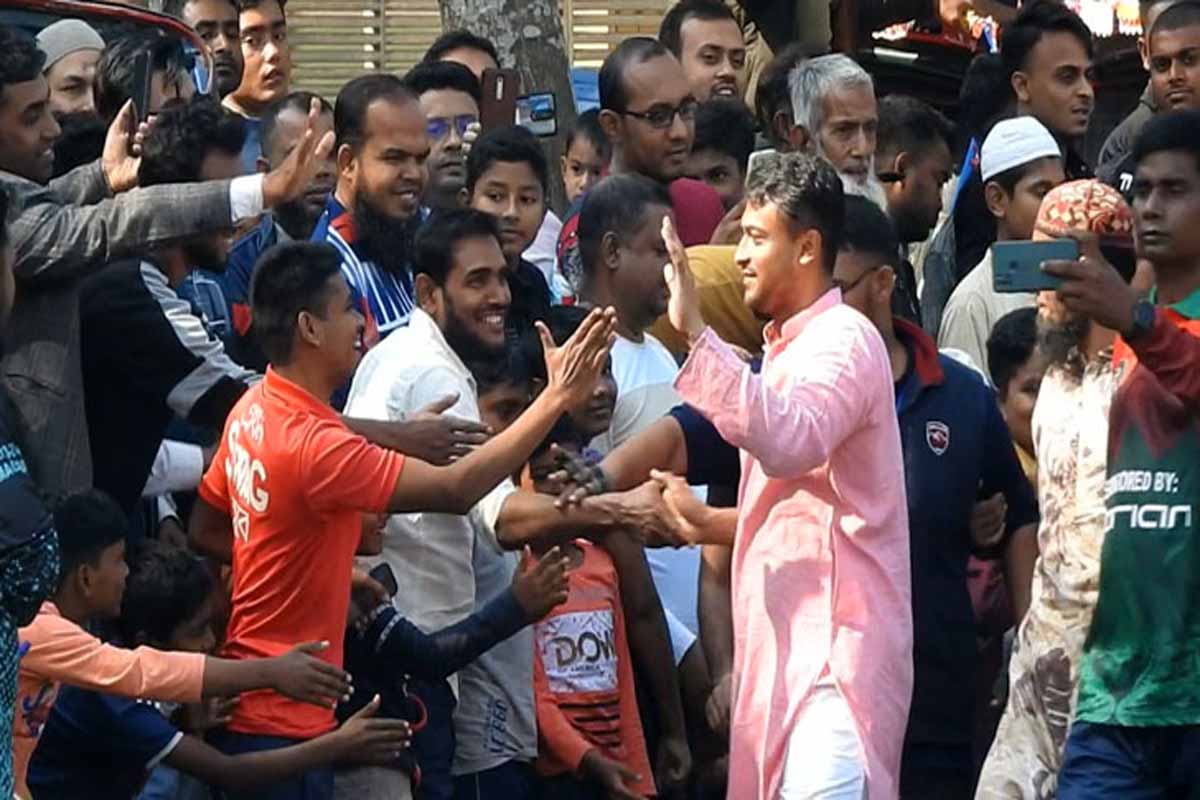 সাকিবের নির্বাচনি প্রচারে মাগুরায় জাতীয় দলের ক্রিকেটাররা খেলেছেন ক্রিকেট ম্যাচ