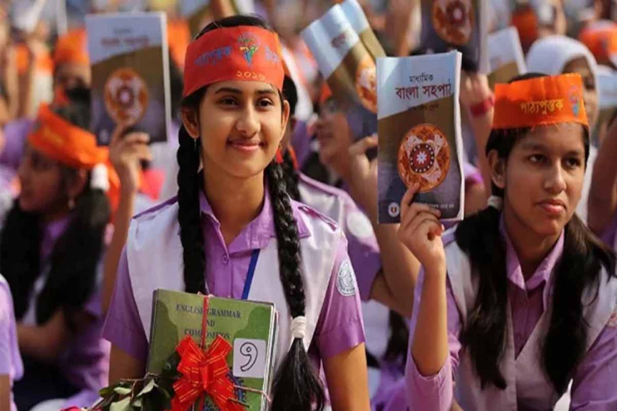 ১৪ বছরে ১১৭ কোটি ৬৬ লাখ পাঠ্যপুস্তক বিতরণ করেছে সরকার