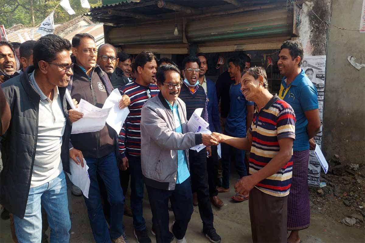 নির্বাচন বর্জনে কালীগঞ্জে বিএনপির লিফলেট বিতরণ