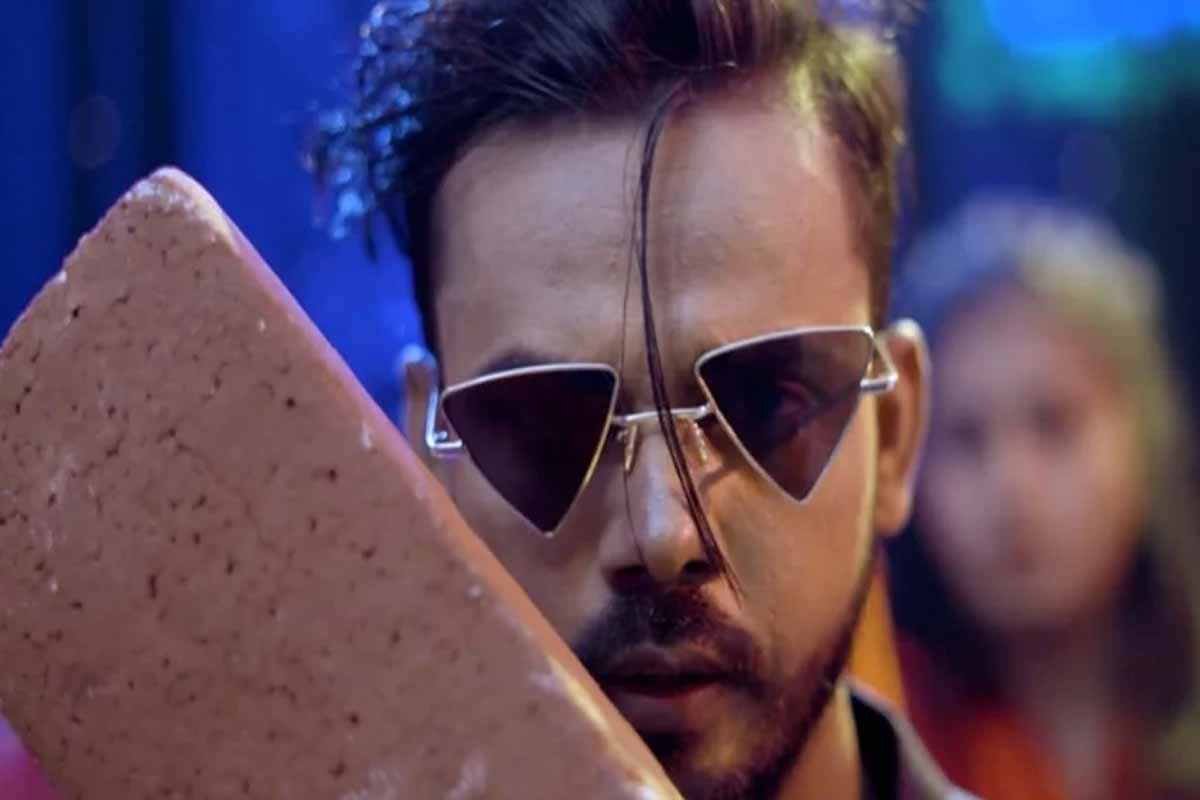সরে দাঁড়ানোর কারণ জানাতে এসে আলম বললেন, ‘নির্বাচন করব’