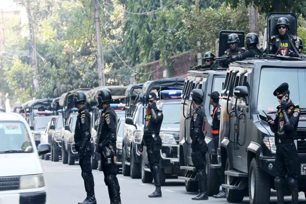স্ট্রাইকিং ফোর্স হিসেবে সারাদেশে র‍্যাব মোতায়েন