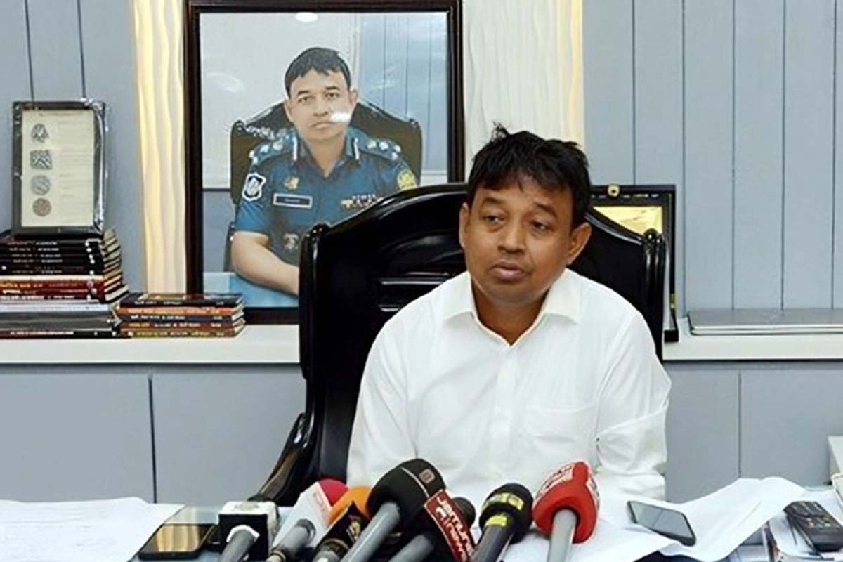ভাড়া করা লোক এনে আগুন দেওয়া হচ্ছে: ডিবি প্রধান