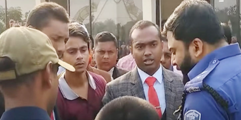 বিয়ের অনুষ্ঠানে বরকে স্বামী দাবি করে হাজির দুই নারী