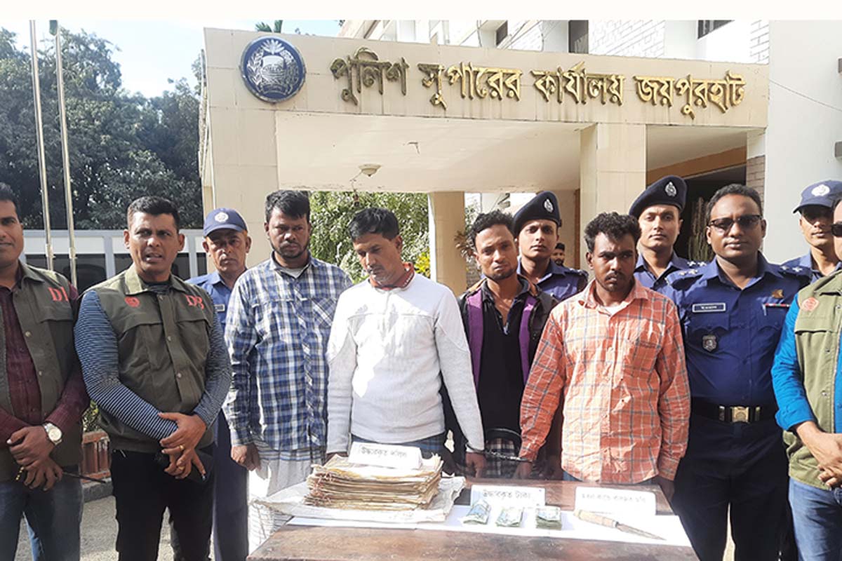 চুরি করার সময় দেখে ফেলায় বৃদ্ধকে হত্যা, গ্রেপ্তার ৪