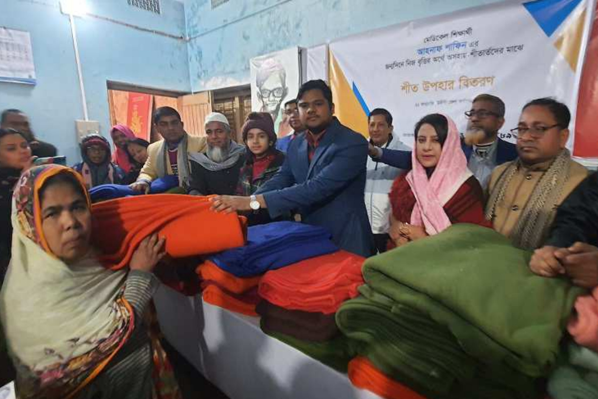 জন্মদিনের আনুষ্ঠানিকতা পরিহার করে শীতার্তদের মাঝে কম্বল বিতরণ