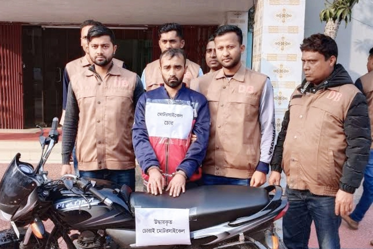 মামলায় হাজিরা দিতে এসে পুলিশের মোটরসাইকেল চুরি