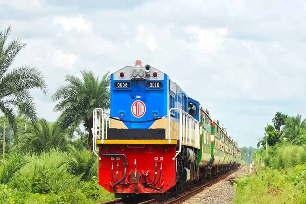 বুধবার থেকে কক্সবাজার-ঢাকা রুটে চলবে ‘পর্যটক এক্সপ্রেস’