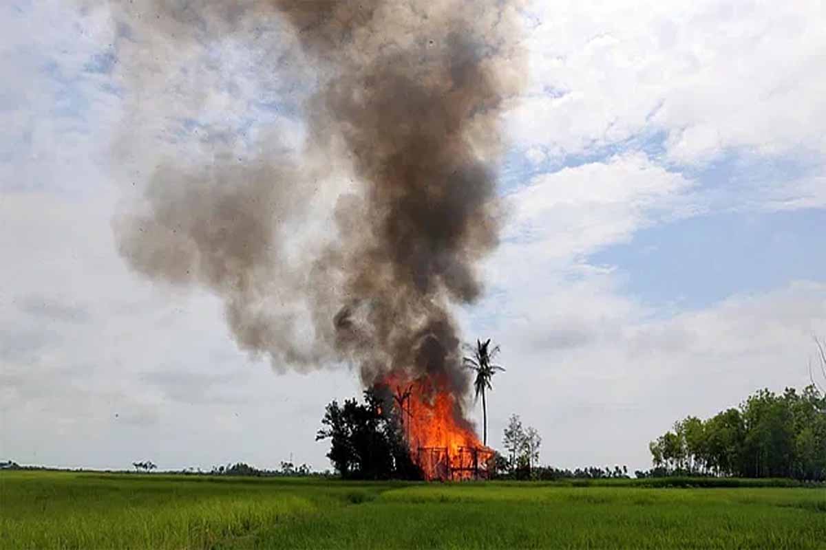 এবার রাখাইনে সীমান্ত শহর দখলে নিল বিদ্রোহী গোষ্ঠী
