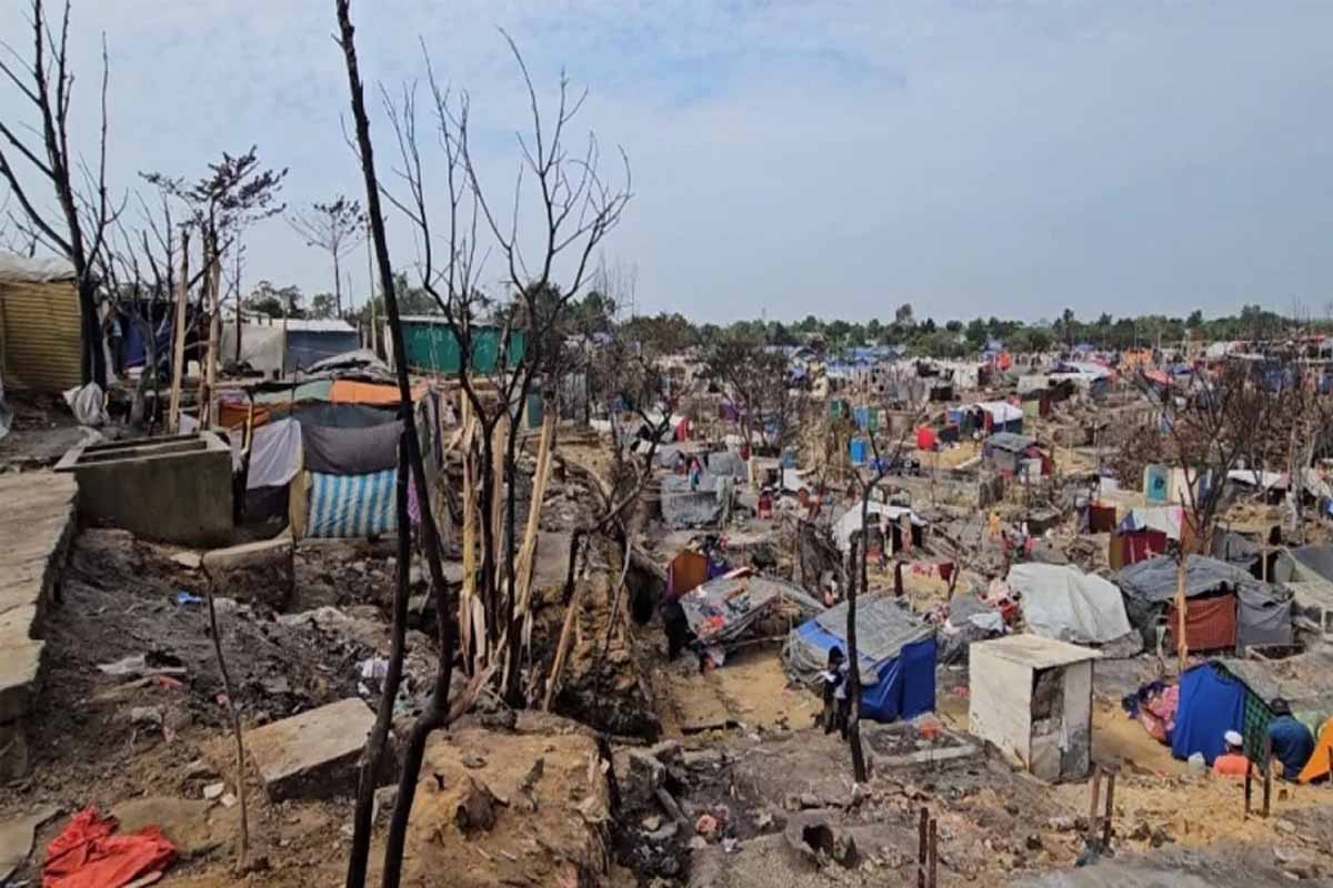 তীব্র শীতে খোলা আকাশের নিচে রাত কাটছে হাজারো রোহিঙ্গার