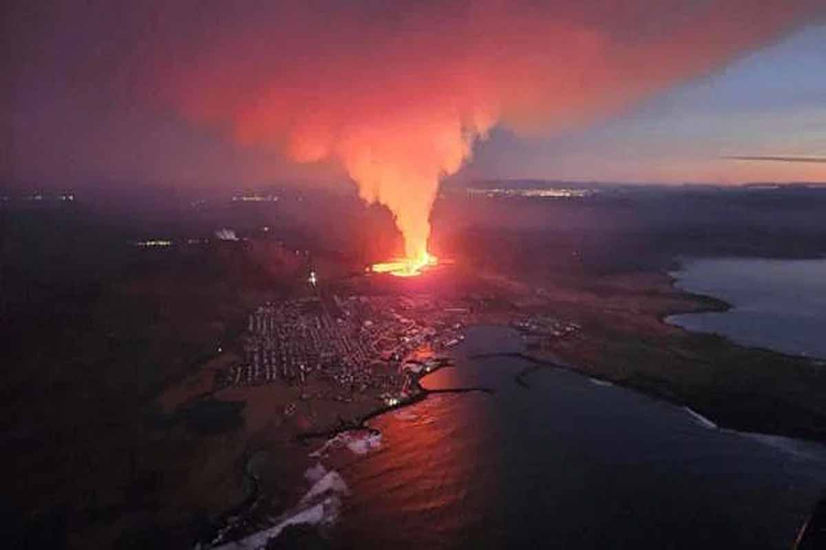 আইসল্যান্ডে অগ্ন্যুৎপাত, সরিয়ে নেওয়া হলো ৪ হাজার বাসিন্দাকে