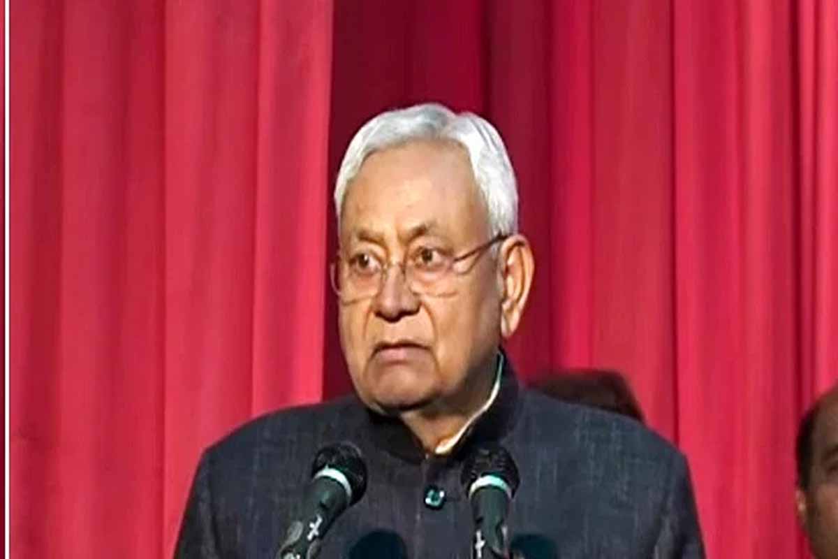 সকালে পদত্যাগ করে বিকেলে শপথ নিলেন বিহারের মুখ্যমন্ত্রী