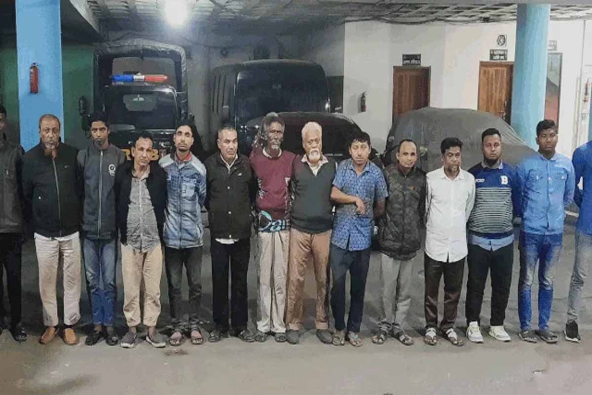 ট্রেনের ১২০০ টিকিট উদ্ধার, কালোবাজারি চক্রের ১৪ সদস্য গ্রেপ্তার