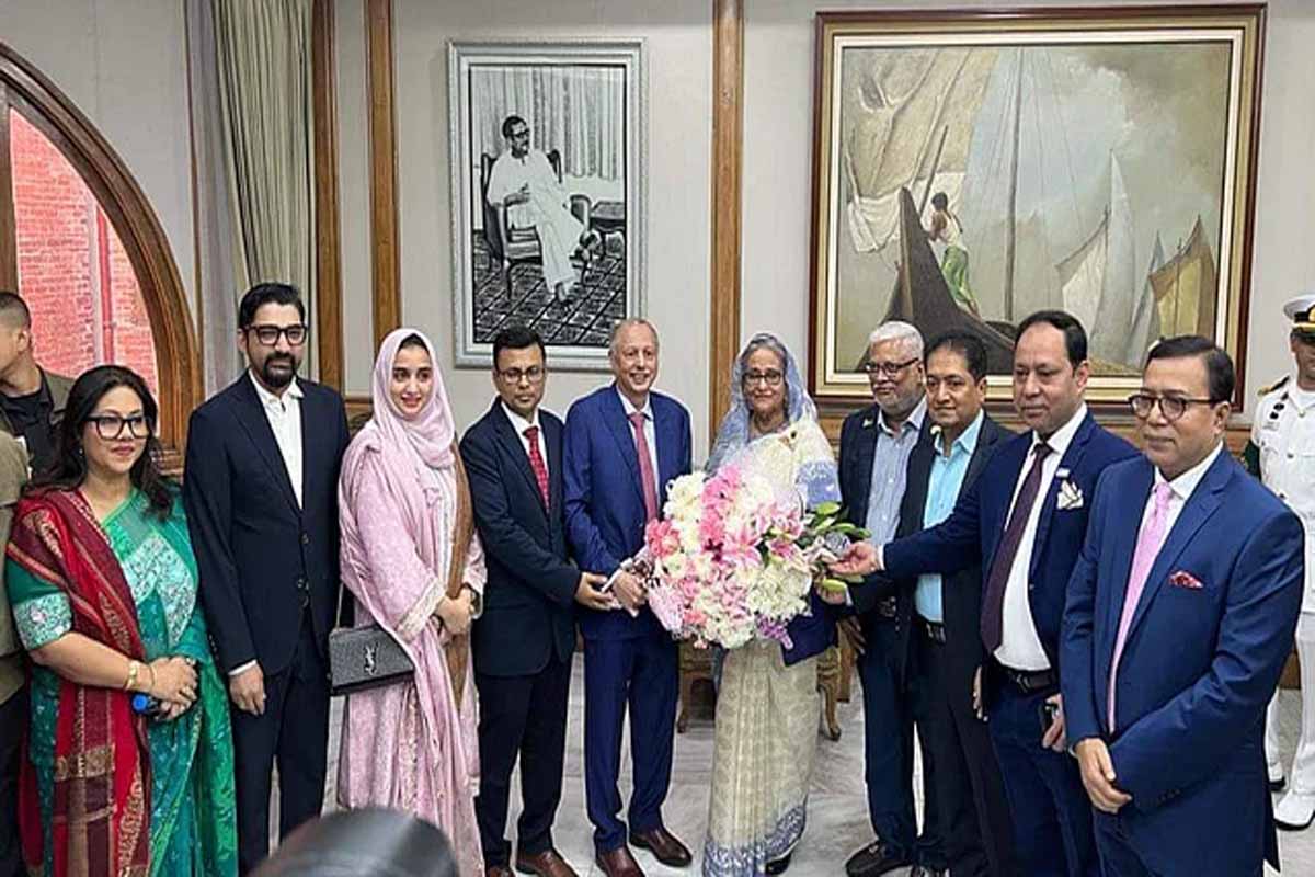 প্রধানমন্ত্রীকে অভিনন্দন জানালেন এফবিসিসিআইয়ের নেতারা