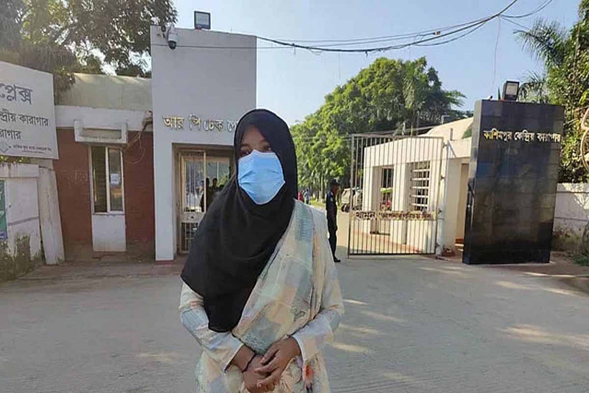 এক মামলায় অব্যাহতি পেলেন জগন্নাথের শিক্ষার্থী খাদিজা