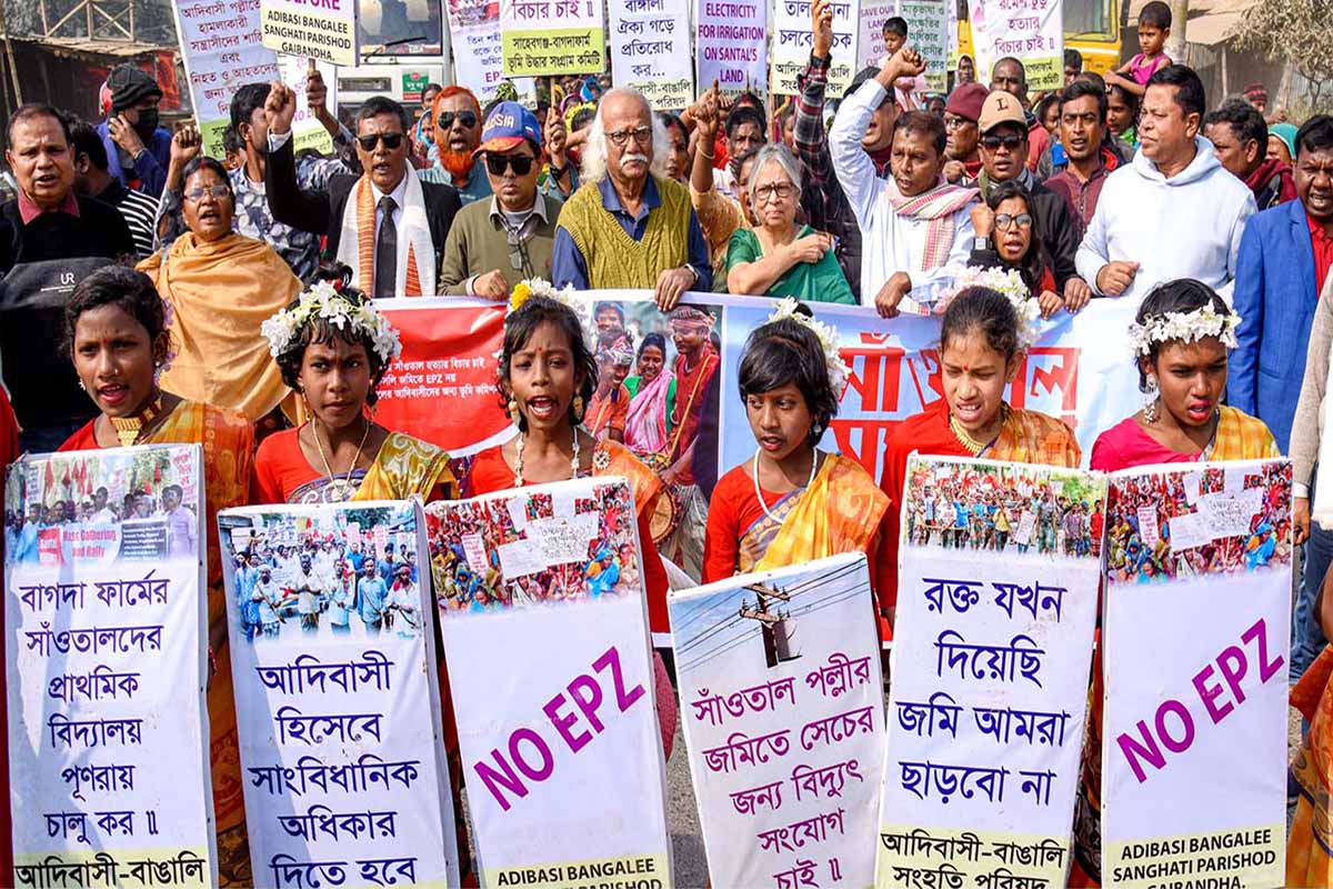 সাঁওতালদের জমিতে হাত দেওয়া যাবে না : সুলতানা কামাল