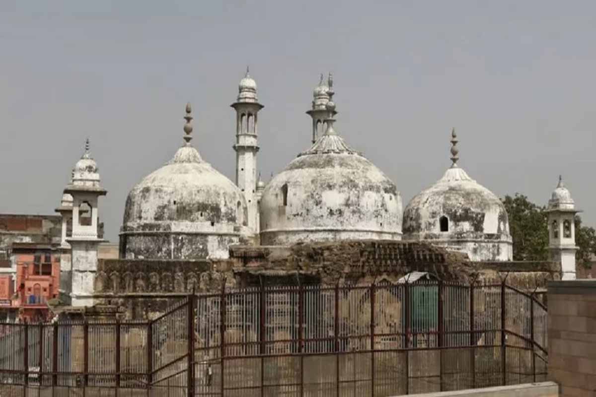 এবার মসজিদের নিচে মন্দির দাবি ভারতীয় আইনজীবীর
