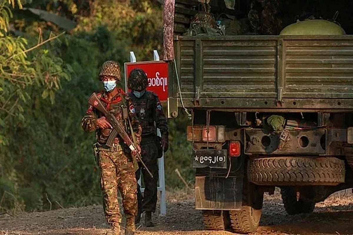 মিয়ানমারে জান্তা বাহিনীর বিমান হামলা, শিশুসহ নিহত ১৫