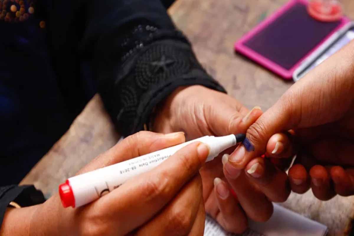 ভোট না দিলে শাস্তি হয় যেসব দেশে