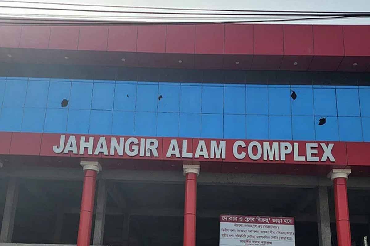 আ.লীগ নেতার বিপণিবিতানে ভাঙচুর, অভিযোগ নৌকার সমর্থকদের বিরুদ্ধে