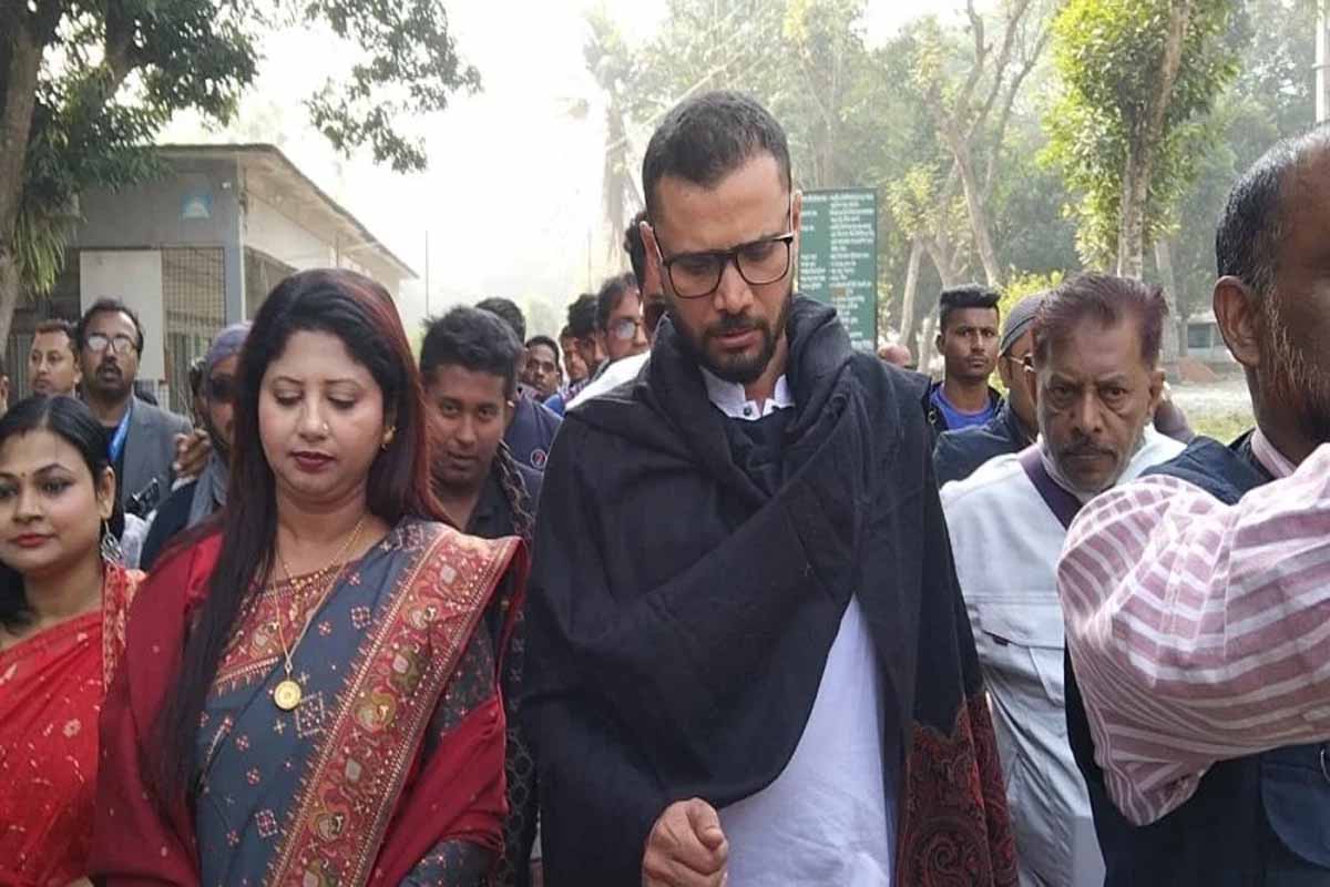 মাশরাফী: জনগণ স্বতঃস্ফূর্তভাবে ভোটকেন্দ্রে এসেছেন
