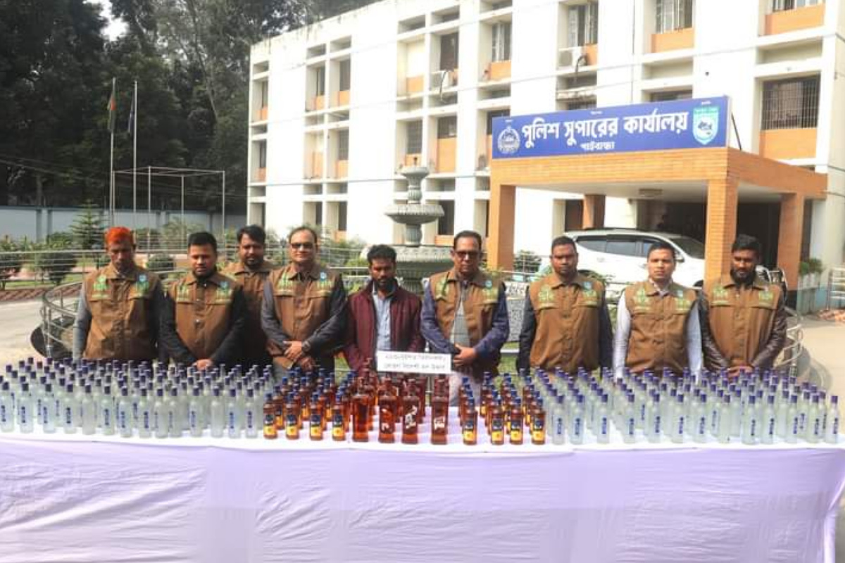 গাইবান্ধায় বিদেশী মদসহ মাদককারবারী গ্রেফতার