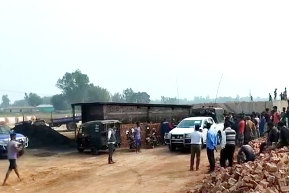 রাণীশংকৈলে দুই ইটভাটা মালিককে ২ লাখ টাকা জরিমানা