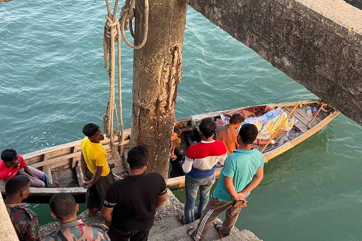 মিয়ানমার থেকে নৌকায় করে এলেন ‘গুলিবিদ্ধ’ এক নারীসহ পাঁচ রোহিঙ্গা