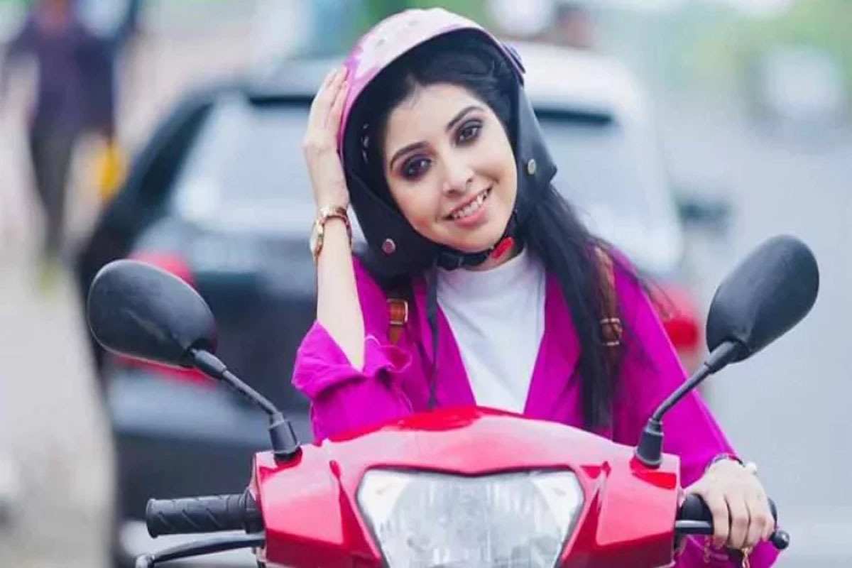 নাটকের জন্য মোটরসাইকেল চালানো শিখেছেন পড়শী