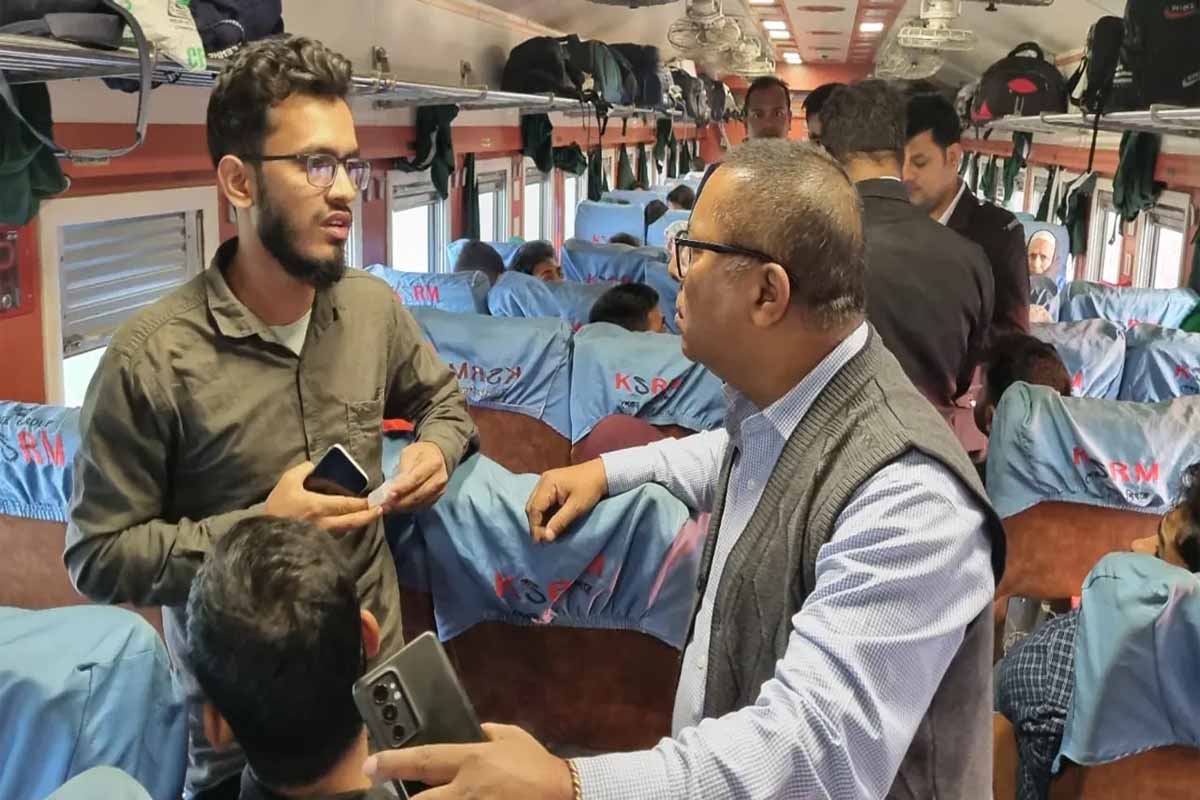 এক ট্রেনেই টিকিট বিহীন যাত্রী ৭৫ জন