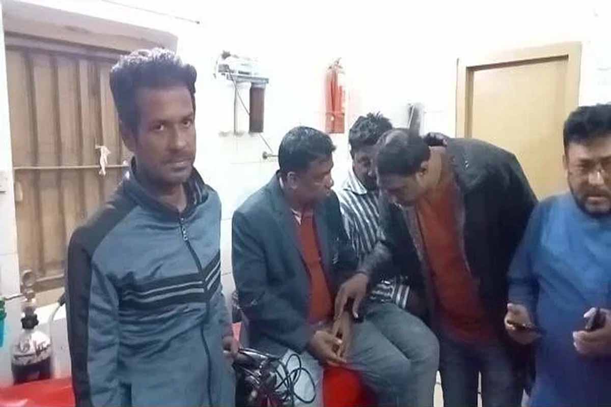 কুষ্টিয়ায় সংবাদ সংগ্রহের সময় তিন সাংবাদিককে মারধর, ক্যামেরা ভাঙচুর