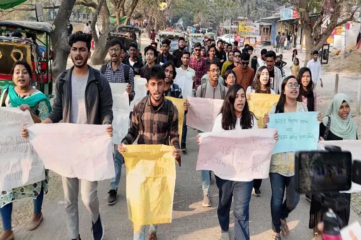 জাহাঙ্গীরনগরে বিক্ষোভ চলছেই