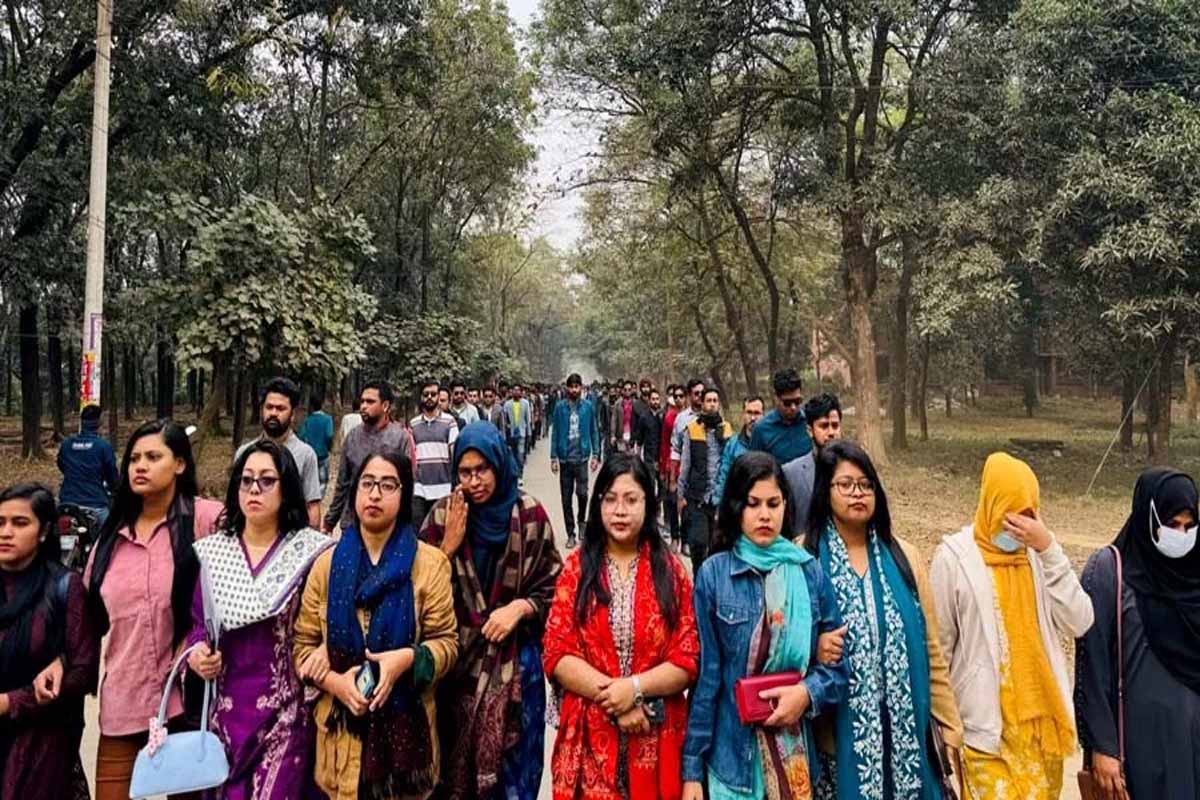জাবিতে ছাত্রলীগের ধর্ষণবিরোধী মৌন মিছিল