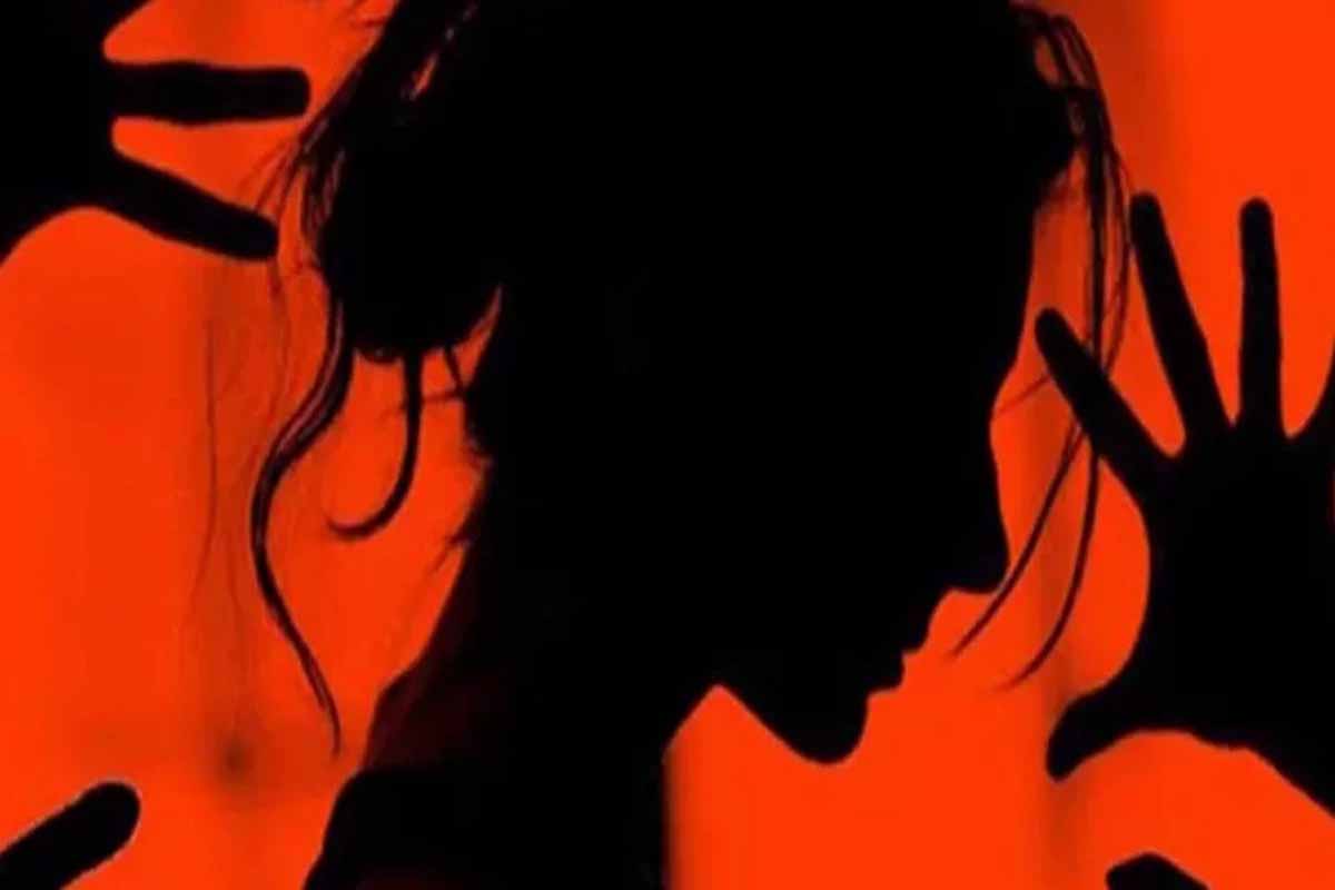 খুলনায় গৃহবধূর চোখে-মুখে আঠা লাগিয়ে ধর্ষণের অভিযোগ