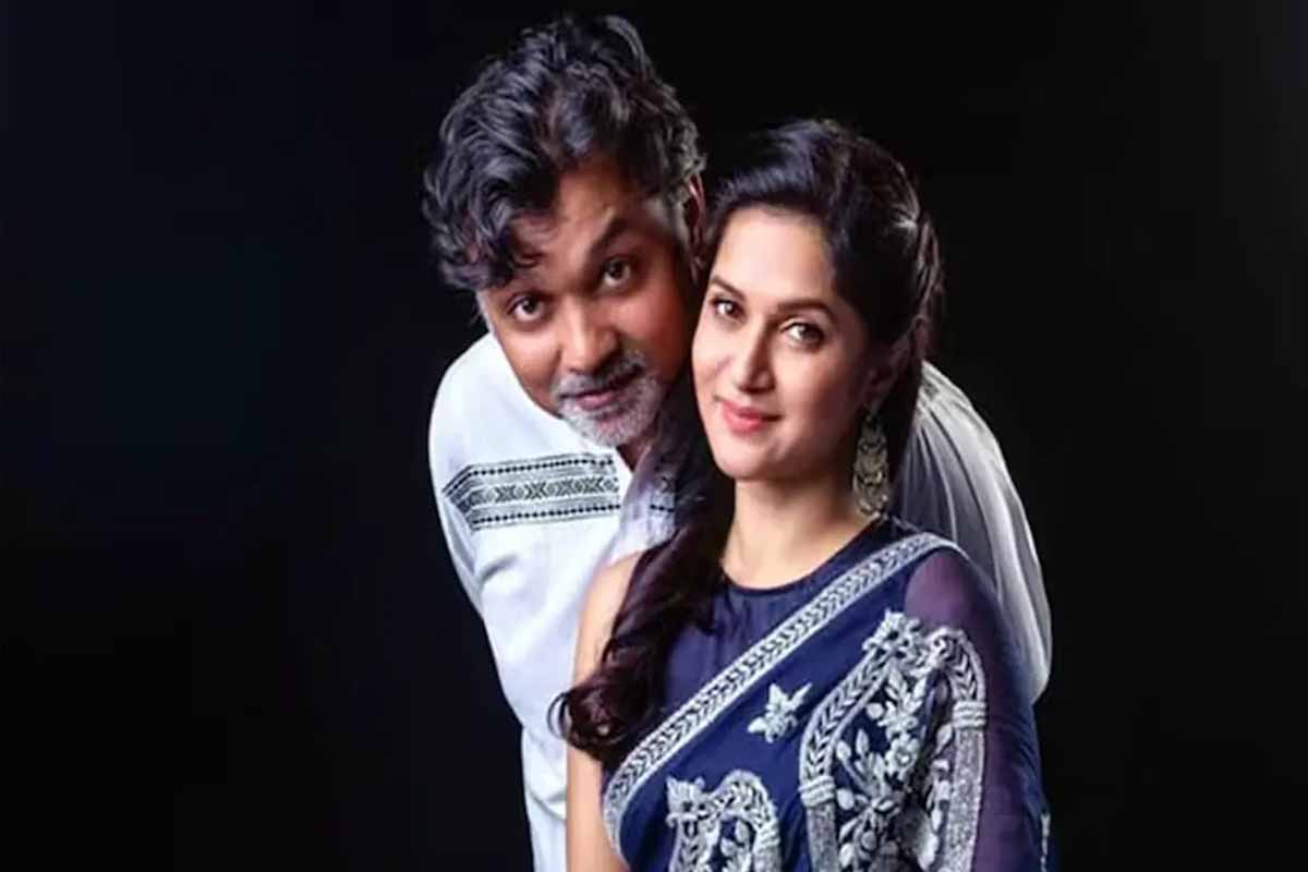 বাড়িতেই অজগর পুষছেন সৃজিত-মিথিলা