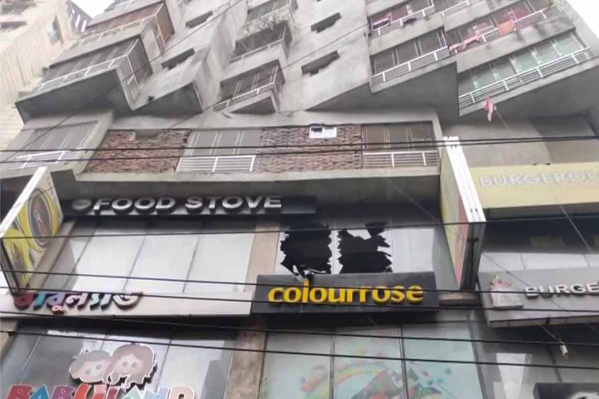 ওয়ারীতে বহুতল ভবনে আগুন: ৮০ জন উদ্ধার
