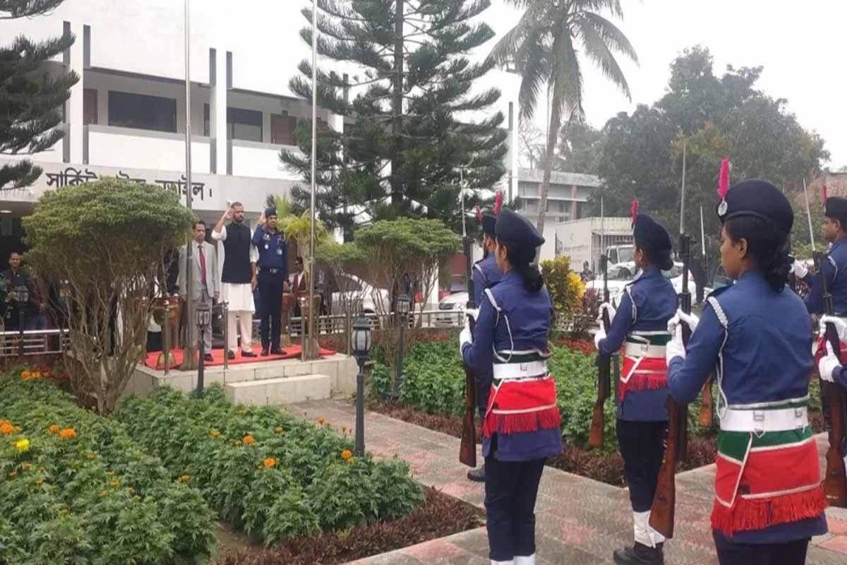 হুইপ হিসেবে নিজ জেলায় গার্ড অব অনার পেলেন মাশরাফী